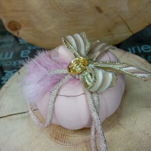 Γούρι κολοκύθα με αρωματικό κερί ροζ με φτερό και φιόγκο 11*8