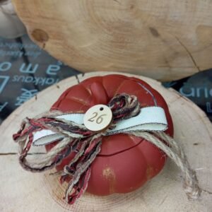 Γούρι κολοκύθα με αρωματικό κερί κεραμιδί με κορδόνια και φιόγκο 11*8