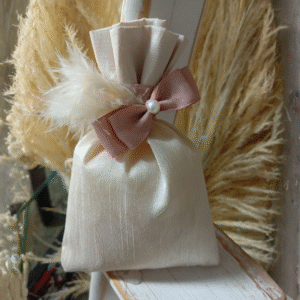 Μπομπονιέρα πουγκί σαντούκ με φιόγκο & φτερό