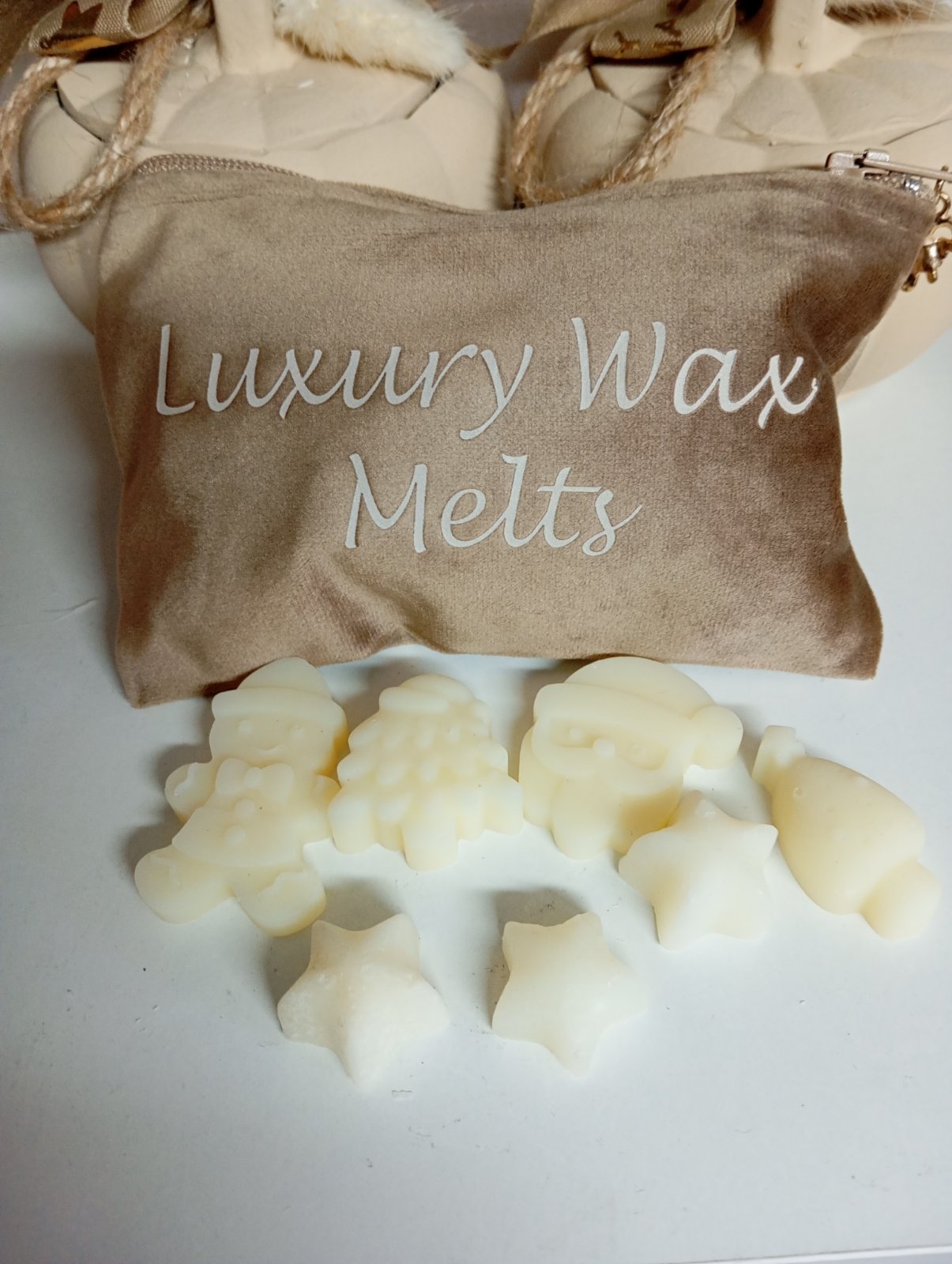 Wax melts σε πολυτελές βελούδινο νεσεσέρ