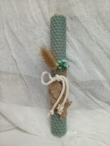 Πασχαλινη λαμπαδα κηρήθρας {Ρομαντικη}